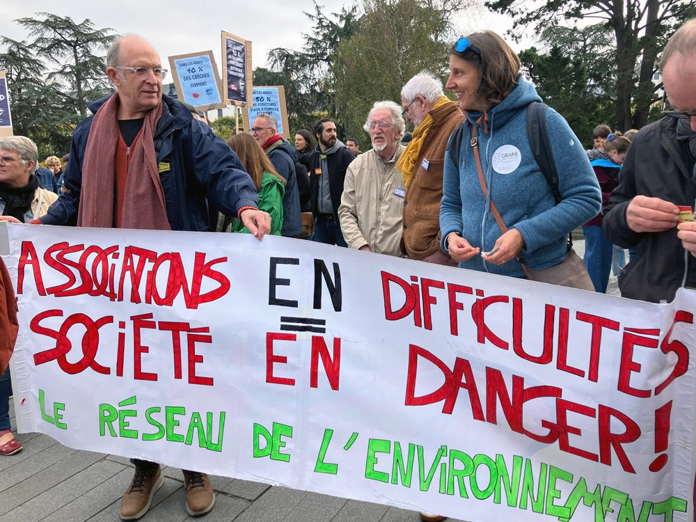 ÇA NE TIENT PLUS ! Les associations des Pays de la Loire manifestent contre le projet de loi de finances à Nantes 11 octobre 2025